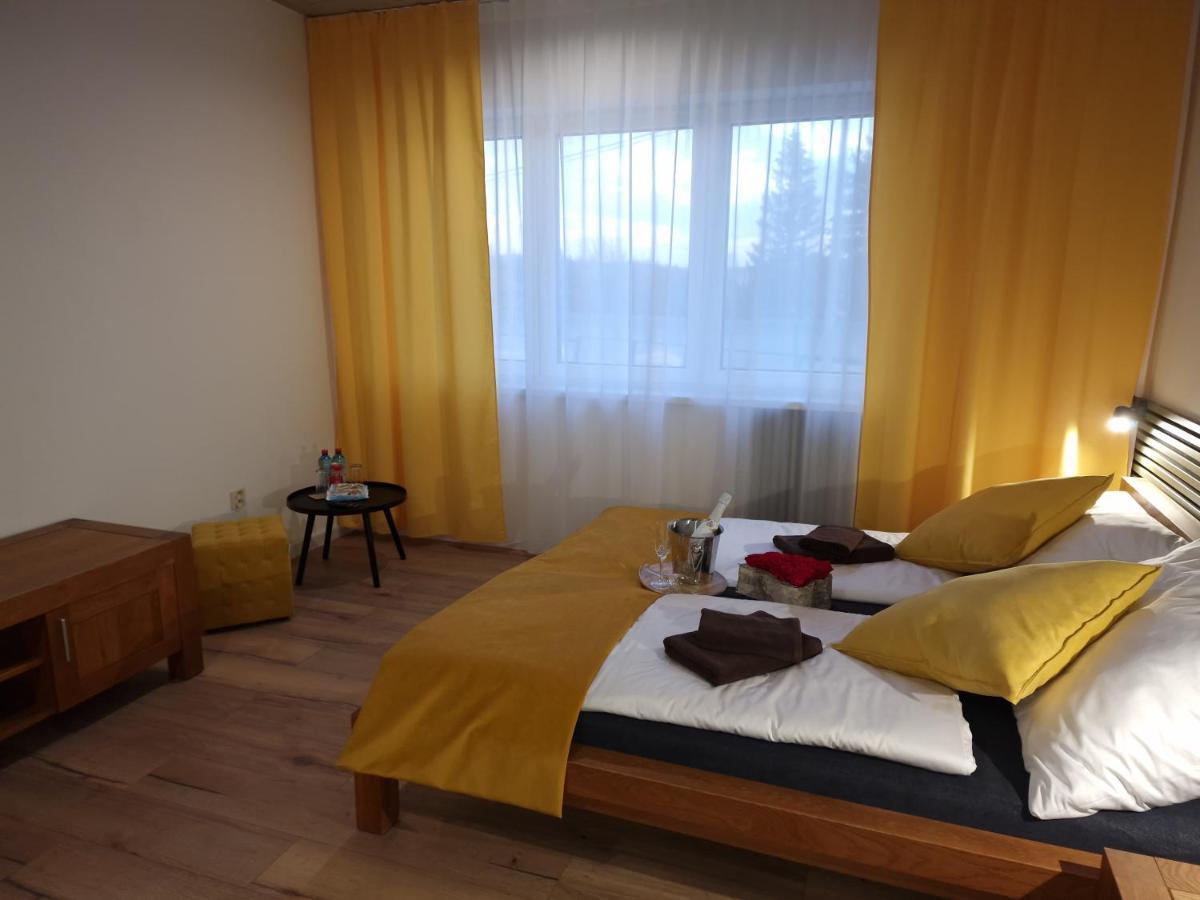 Bird House Hotell Prešov Eksteriør bilde