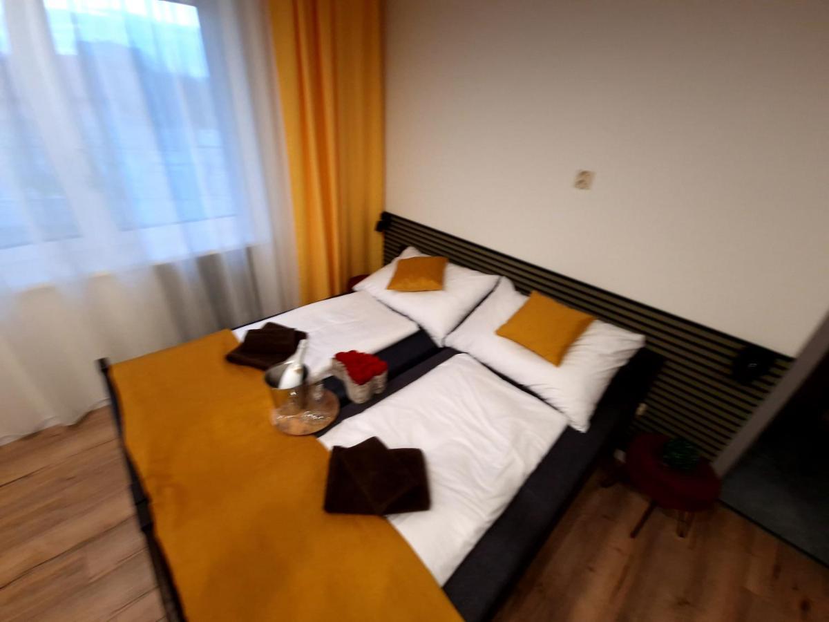 Bird House Hotell Prešov Eksteriør bilde