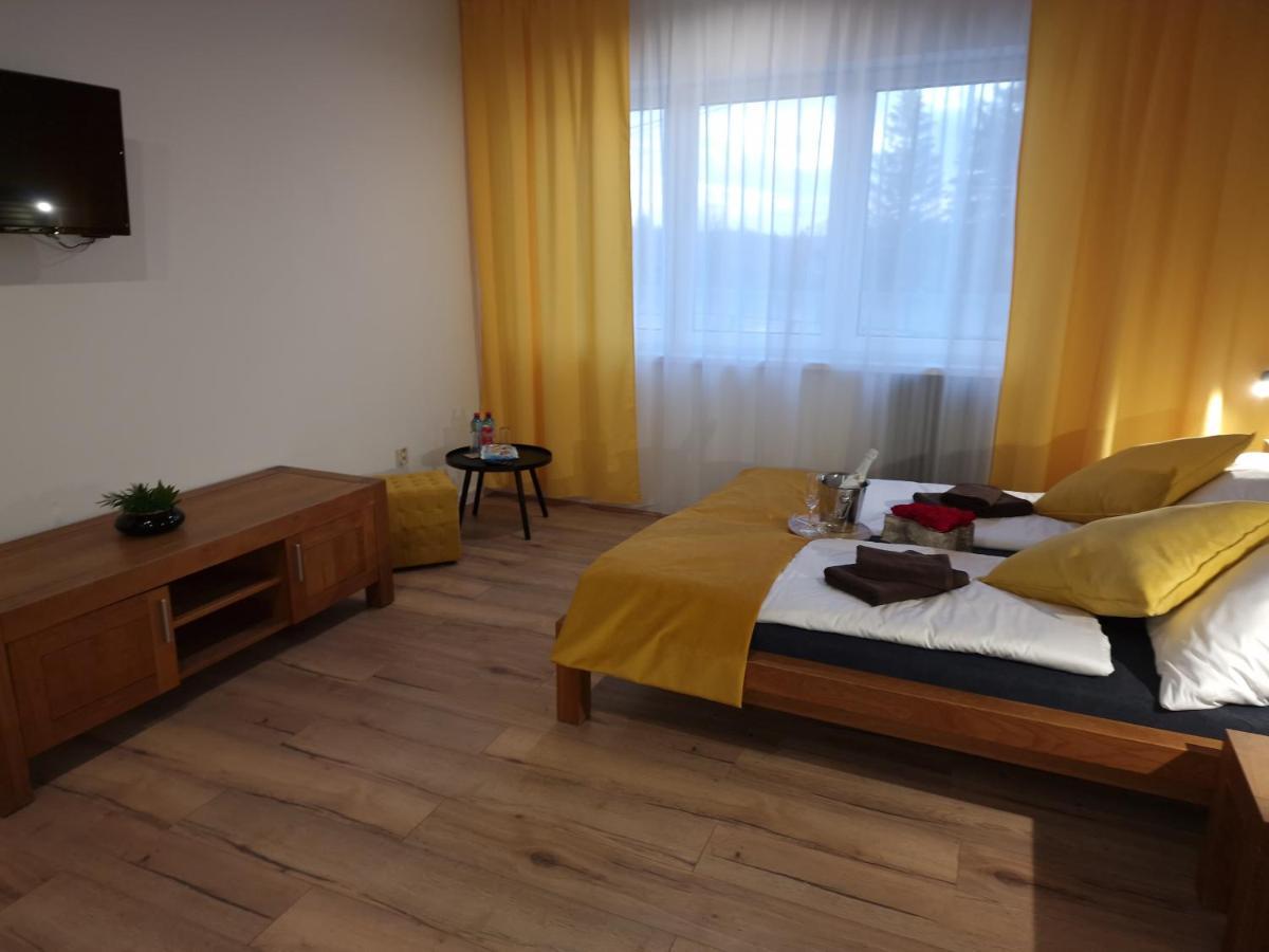 Bird House Hotell Prešov Eksteriør bilde