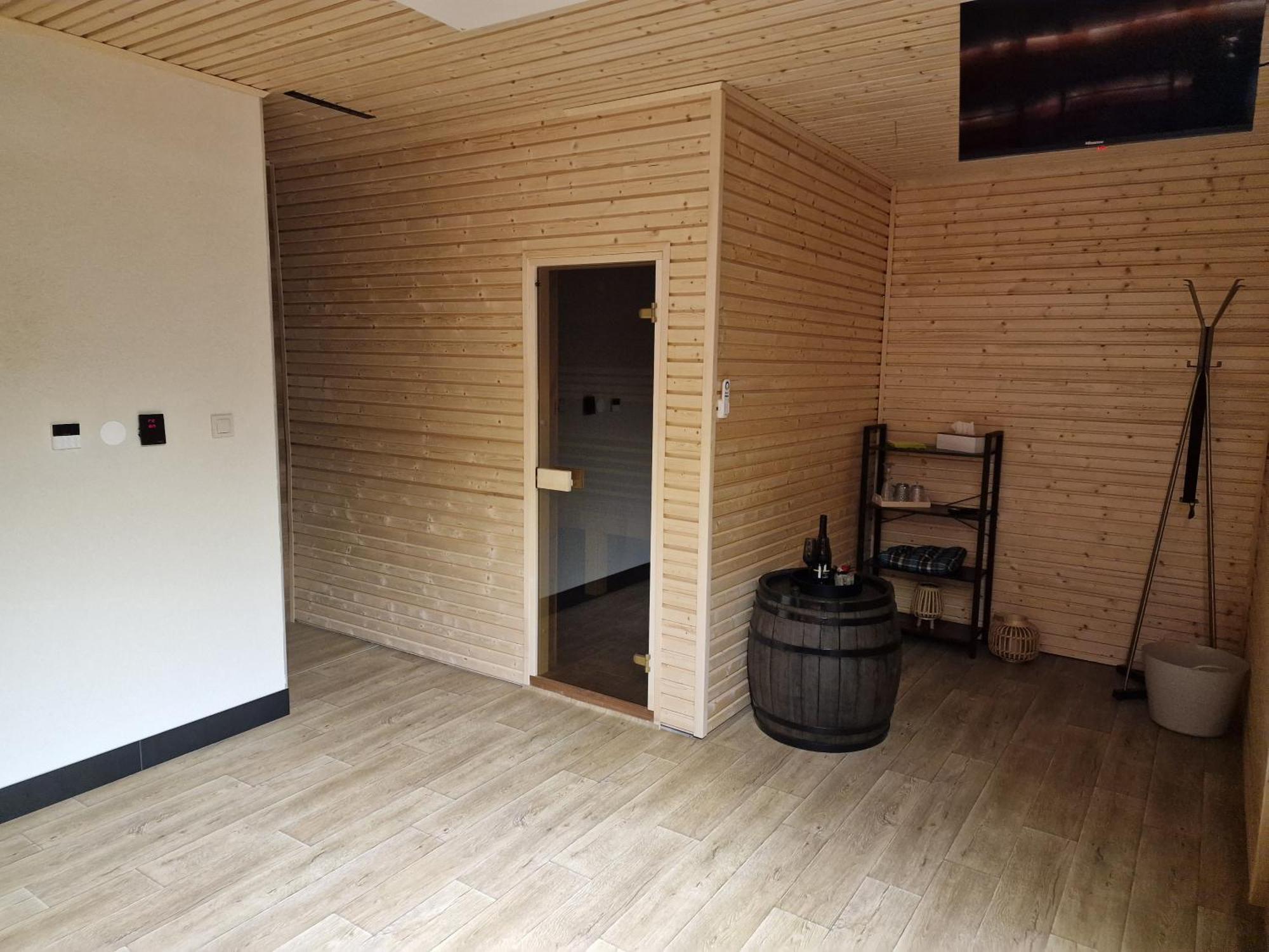 Bird House Hotell Prešov Eksteriør bilde